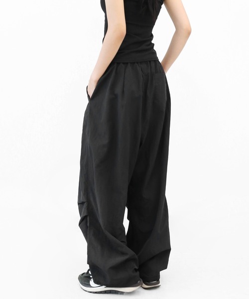 minsobi（ミンソビ）の「ベルトストラップナイロンワイドパンツ（その他パンツ・メンズ・ブラック・FREE）」の17枚目の写真