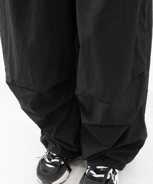 minsobi（ミンソビ）の「ベルトストラップナイロンワイドパンツ（その他パンツ・メンズ・ブラック・FREE）」の11枚目の写真
