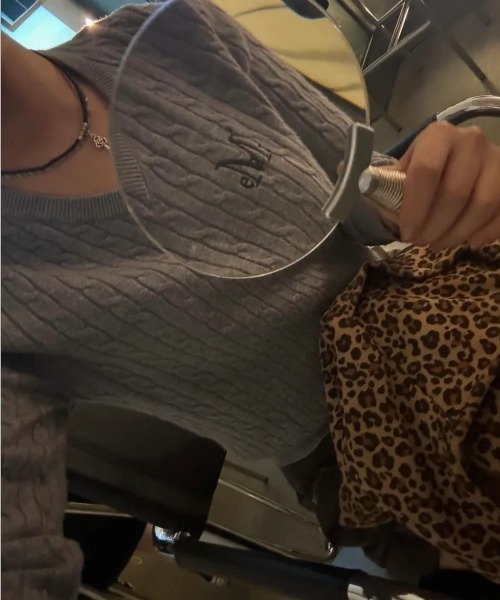 MUCENT（ムセント）の「◇MUCENT◇ブランド直輸入正規品/MUCENT プリムローズ Vネック クロップニット MUCENT PRIMROSE V-NECK CROP KNIT（ニット/セーター・レディース・ブラック/アイボリー/グレー・FREE）」の21枚目の写真