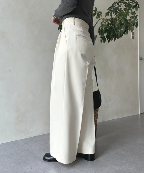 Thevon（ゼボン）の「ジョーゼットフラップデザインタック入りスラックス（スラックス・レディース・ブラック/ベージュ/オフホワイト・マルチサイズ）」の5枚目の写真