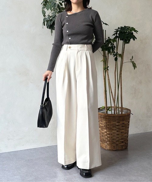 Thevon（ゼボン）の「ジョーゼットフラップデザインタック入りスラックス（スラックス・レディース・ブラック/ベージュ/オフホワイト・マルチサイズ）」の6枚目の写真