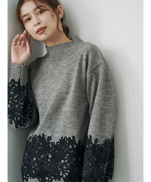 TONAL（トーナル）の「レースドッキングタートルニット（ニット/セーター・レディース・オフホワイト/グレー/ブラック・MEDIUM）」の4枚目の写真