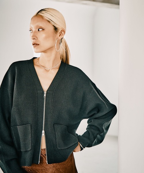 HEREIAM(ヘレイアム)の「【HEREIAM】フロントジップが新鮮。レザーパッチニットカーディガン(カーディガン/ボレロ・レディース・ブラック/アイボリー・FREE)」の4枚目の写真