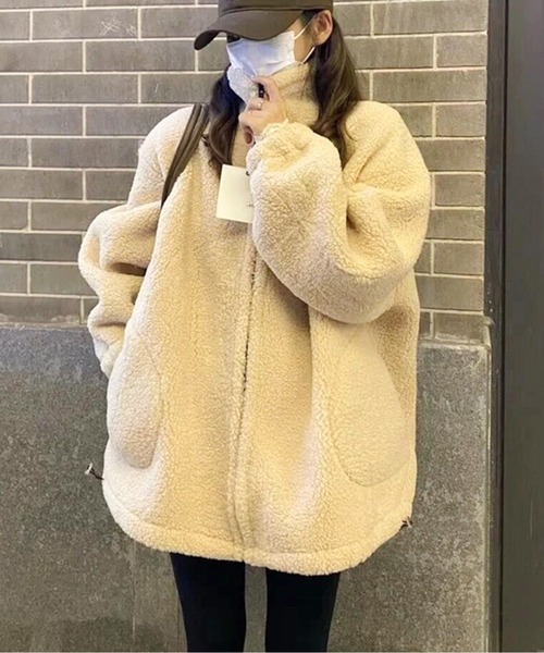 AMAJI(アマジ)の「オーバーサイズふわもこボアジャケット(ムートンコート・レディース・アイボリー/モカ・MEDIUM/LARGE/X-LARGE)」の8枚目の写真