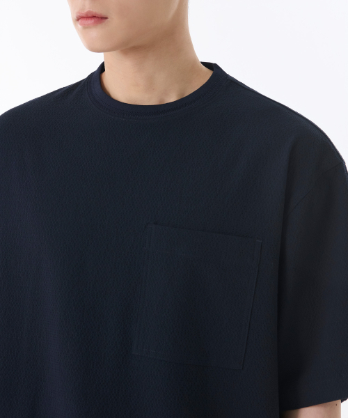 MUSINSA STANDARD（ムシンサスタンダード）の「シアサッカーオーバーサイズウーブンTシャツ[ネイビー]（Tシャツ/カットソー・メンズ・その他・SMALL/MEDIUM/LARGE/X-LARGE/XX-LARGE）」の3枚目の写真