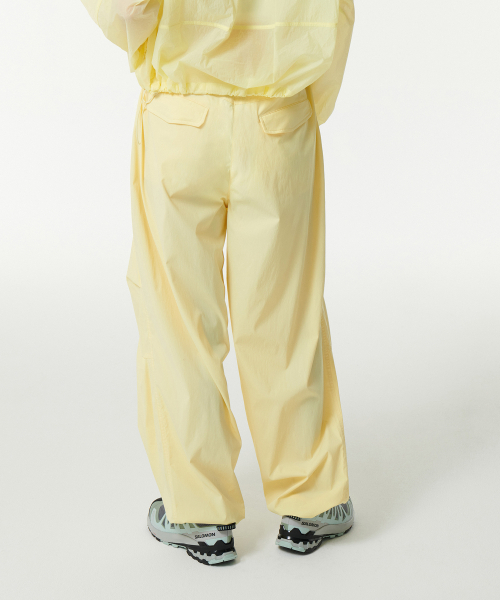 MUSINSA STANDARD WOMAN（ムシンサスタンダードウーマン）の「ウィメンズパラシュートパンツ[レモン]（スウェットパンツ・レディース・その他・26/28/22/30/24）」の3枚目の写真