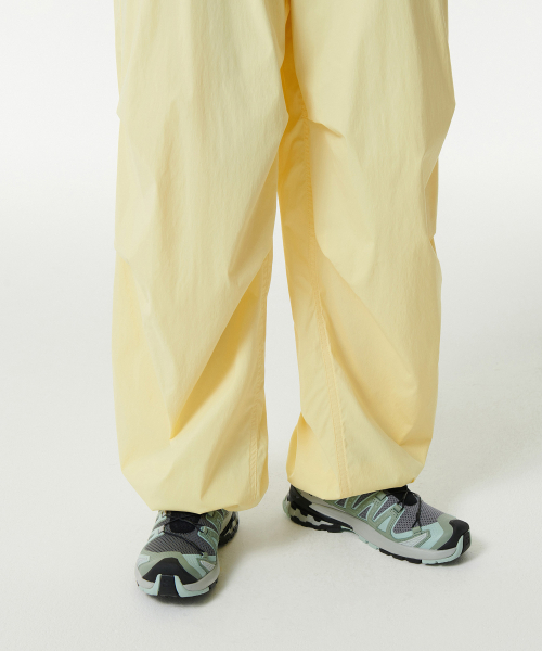 MUSINSA STANDARD WOMAN（ムシンサスタンダードウーマン）の「ウィメンズパラシュートパンツ[レモン]（スウェットパンツ・レディース・その他・26/28/22/30/24）」の8枚目の写真