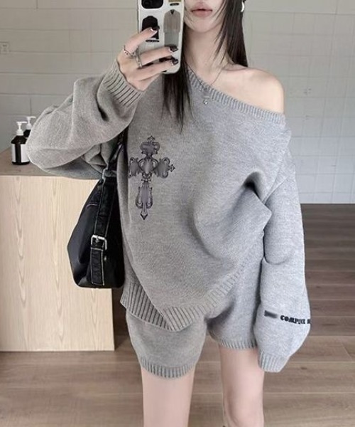 セール】【上下2点セット】ワンショルダー十字架プリントニット