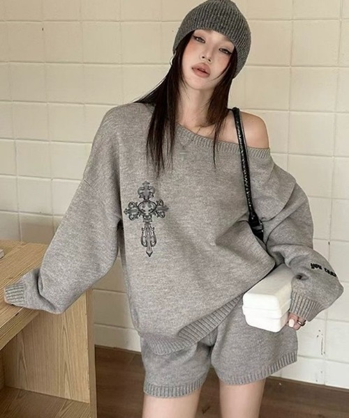 セール】【上下2点セット】ワンショルダー十字架プリントニット