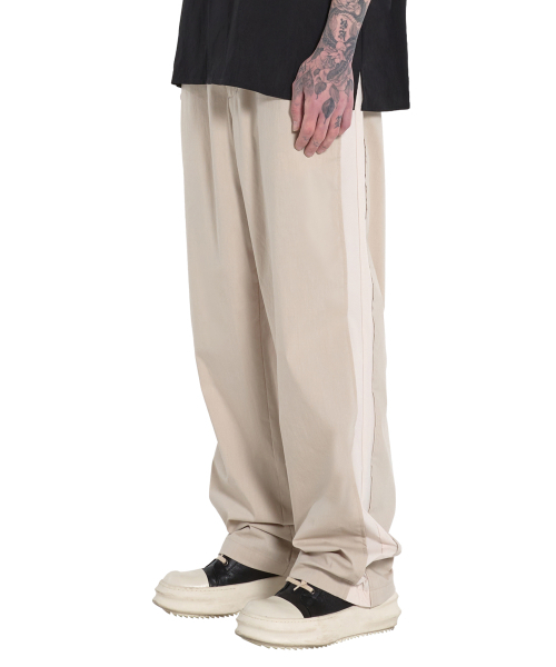 DGNAK(ディグナク)の「パネルCNワイドパンツ(ベージュ)_PE1PA0606(スウェットパンツ・メンズ・その他・SMALL/LARGE/MEDIUM)」の1枚目の写真