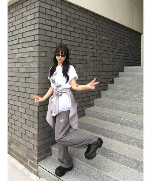 MUCENT(ムセント)の「マドリードポリナイロンワイドパンツ 男女共用 (5カラー)(スウェットパンツ・レディース・チャコール/パープル/ブルー/ブラック/アイボリー・LARGE/1/SMALL)」の10枚目の写真