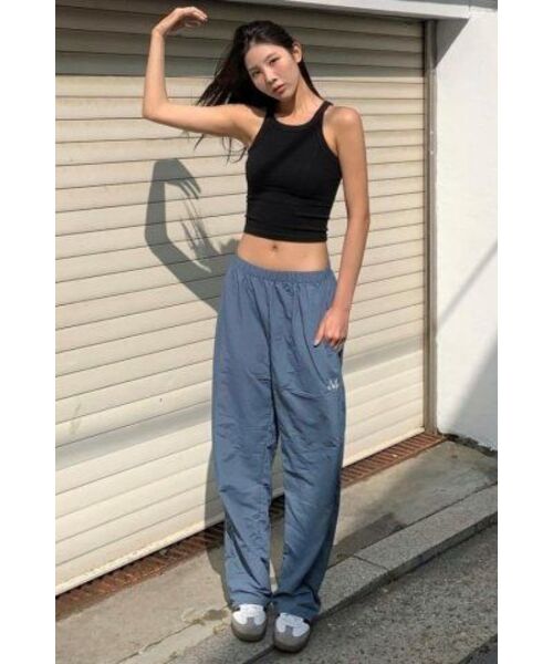 MUCENT(ムセント)の「マドリードポリナイロンワイドパンツ 男女共用 (5カラー)(スウェットパンツ・レディース・チャコール/パープル/ブルー/ブラック/アイボリー・LARGE/1/SMALL)」の12枚目の写真