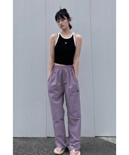 MUCENT(ムセント)の「マドリードポリナイロンワイドパンツ 男女共用 (5カラー)(スウェットパンツ・レディース・チャコール/パープル/ブルー/ブラック/アイボリー・LARGE/1/SMALL)」の14枚目の写真