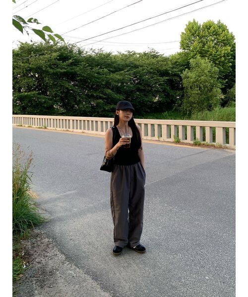 MUCENT(ムセント)の「マドリードポリナイロンワイドパンツ 男女共用 (5カラー)(スウェットパンツ・レディース・チャコール/パープル/ブルー/ブラック/アイボリー・LARGE/1/SMALL)」の17枚目の写真
