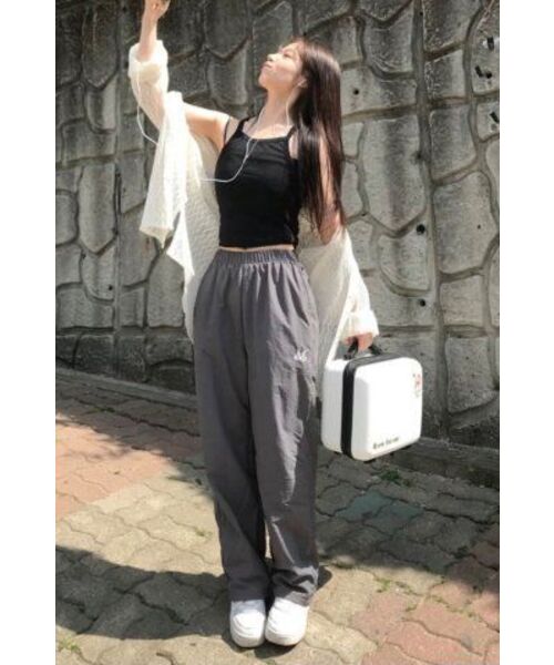MUCENT(ムセント)の「マドリードポリナイロンワイドパンツ 男女共用 (5カラー)(スウェットパンツ・レディース・チャコール/パープル/ブルー/ブラック/アイボリー・LARGE/1/SMALL)」の18枚目の写真