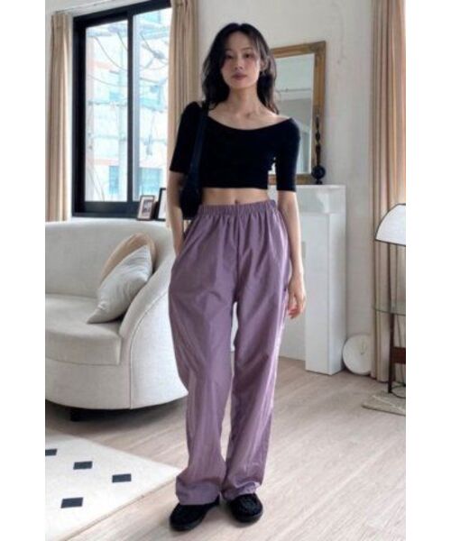 MUCENT(ムセント)の「マドリードポリナイロンワイドパンツ 男女共用 (5カラー)(スウェットパンツ・レディース・チャコール/パープル/ブルー/ブラック/アイボリー・LARGE/1/SMALL)」の21枚目の写真