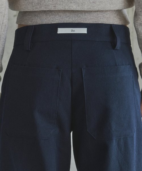 IHR(アイエイチアール)の「サイドタックコットンパンツ / ネイビー(その他パンツ・レディース・その他・MEDIUM/SMALL)」の4枚目の写真