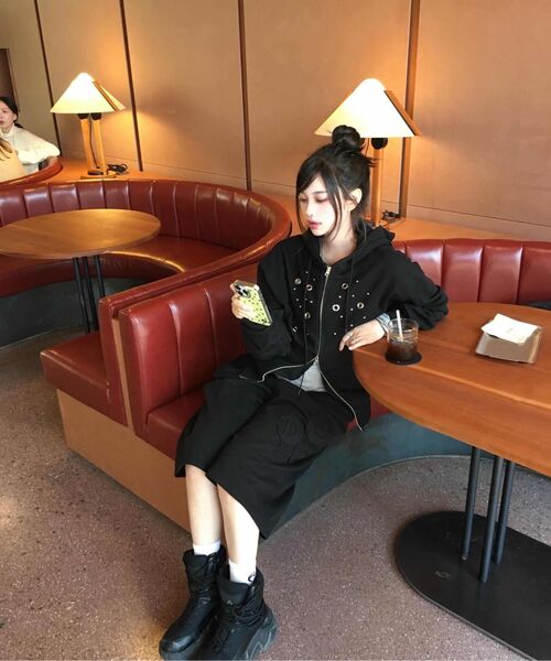 DAUSPICE(ディーオスピス)の「(DUC) Eyelet Stud Hoodie Zip-up Black(パーカー・レディース・ブラック・LARGE/MEDIUM/X-LARGE)」の9枚目の写真