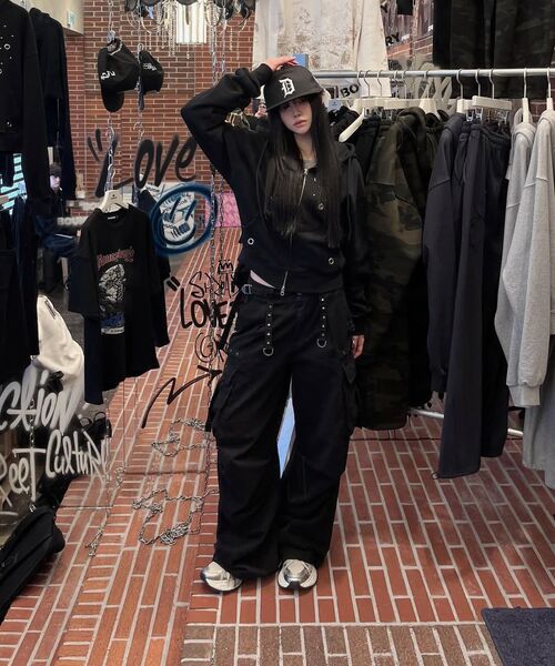DAUSPICE（ディーオスピス）の「(DUC) Eyelet Stud Hoodie Zip-up Black（パーカー・レディース・ブラック・LARGE/MEDIUM/X-LARGE）」の12枚目の写真