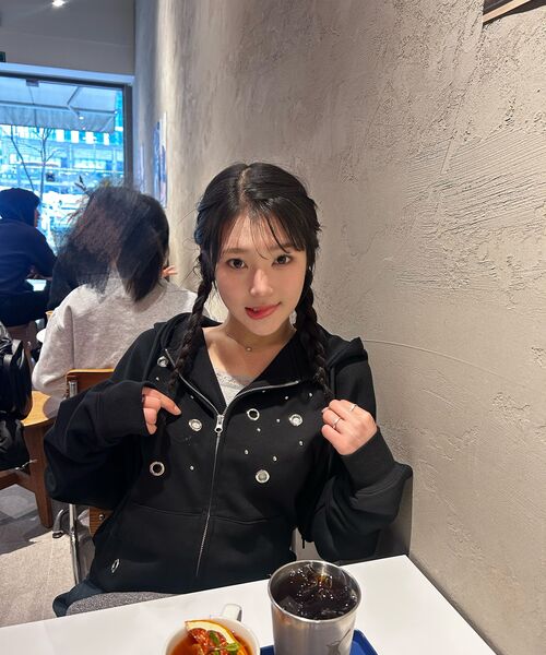 DAUSPICE(ディーオスピス)の「(DUC) Eyelet Stud Hoodie Zip-up Black(パーカー・レディース・ブラック・LARGE/MEDIUM/X-LARGE)」の6枚目の写真