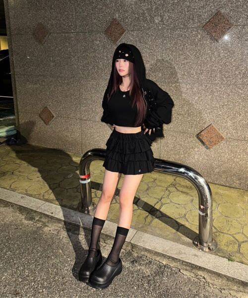 DAUSPICE(ディーオスピス)の「(DUC) Eyelet Stud Hoodie Zip-up Black(パーカー・レディース・ブラック・LARGE/MEDIUM/X-LARGE)」の7枚目の写真
