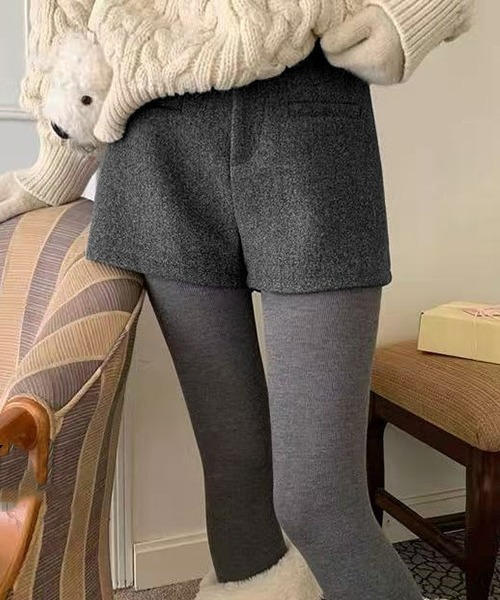 gossip！ロサンゼルス（ゴシップロサンゼルス）の「【Y2Kガーリー】レトロツイード風ハイウエストショートパンツ 【サイズあり】 厚手（韓国ファッションガーリー定番）（その他パンツ・レディース・ブラック/オフホワイト/グレー・S/M/L）」の4枚目の写真