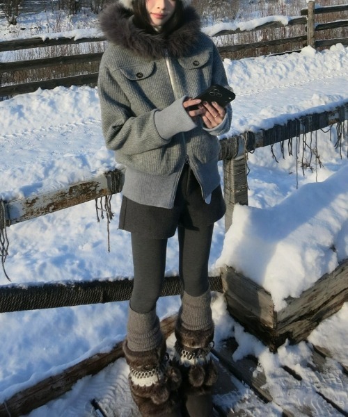 gossip！ロサンゼルス（ゴシップロサンゼルス）の「【Y2Kガーリー】レトロツイード風ハイウエストショートパンツ 【サイズあり】 厚手（韓国ファッションガーリー定番）（その他パンツ・レディース・ブラック/オフホワイト/グレー・S/M/L）」の5枚目の写真