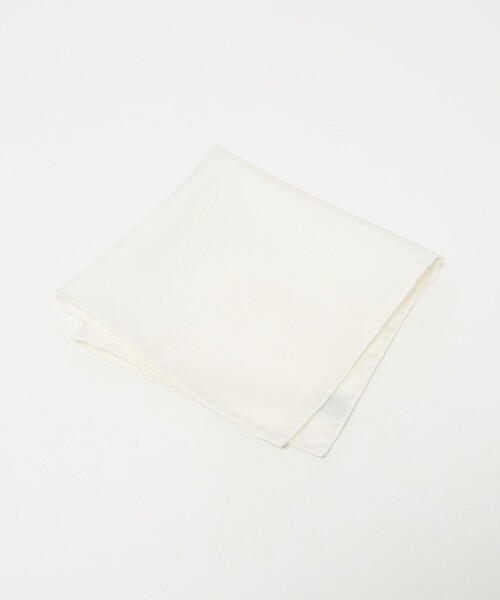 UNITED ARROWS(ユナイテッドアローズ)の「ツイル ホワイト チーフ(ポケットチーフ・メンズ・ホワイト・FREE)」の1枚目の写真