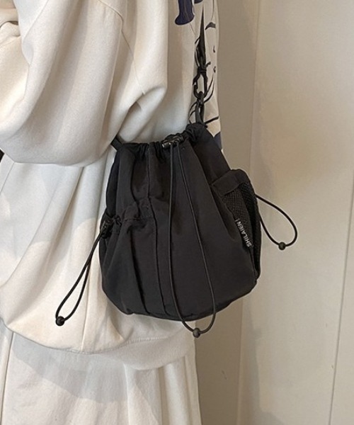 SHEPP(シープ)の「ドロストメッシュポケット 巾着 ショルダー(ショルダーバッグ・レディース・ブルー/ブラック/グリーン/ベージュ/パープル・F)」の2枚目の写真