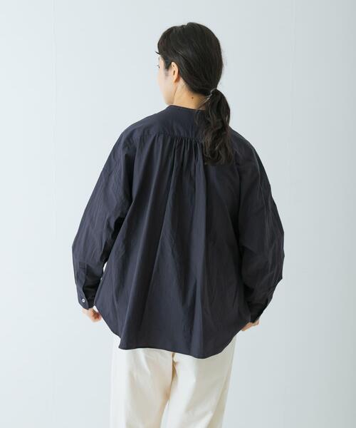 かぐれ(カグレ)の「コットンフリルワイドシャツ(シャツ/ブラウス・レディース・オフホワイト/ネイビー・FREE)」の13枚目の写真