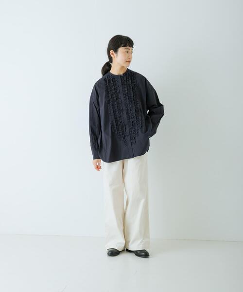 かぐれ(カグレ)の「コットンフリルワイドシャツ(シャツ/ブラウス・レディース・オフホワイト/ネイビー・FREE)」の14枚目の写真