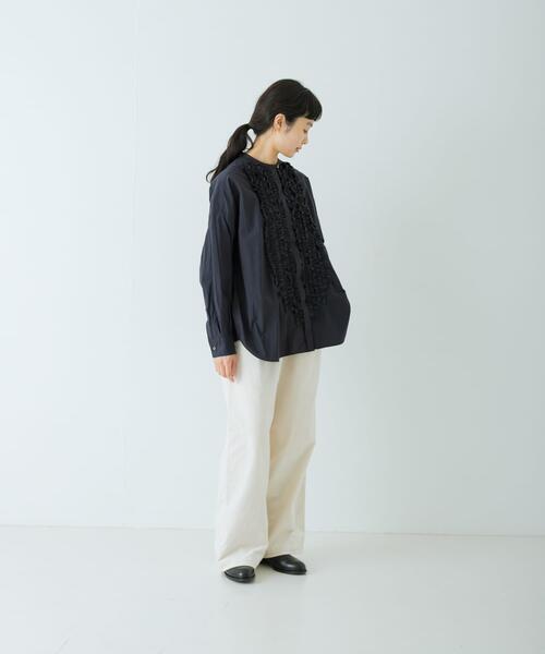 かぐれ(カグレ)の「コットンフリルワイドシャツ(シャツ/ブラウス・レディース・オフホワイト/ネイビー・FREE)」の15枚目の写真