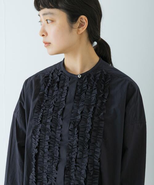 かぐれ(カグレ)の「コットンフリルワイドシャツ(シャツ/ブラウス・レディース・オフホワイト/ネイビー・FREE)」の20枚目の写真