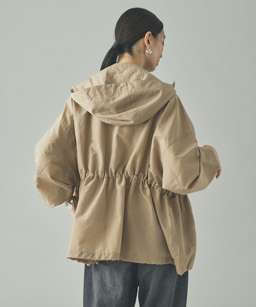 Curensology（カレンソロジー）の「Curensology(カレンソロジー)/ナイロンラミーフードブルゾン（ブルゾン・レディース・ブラック/ベージュ・FREE）」の6枚目の写真