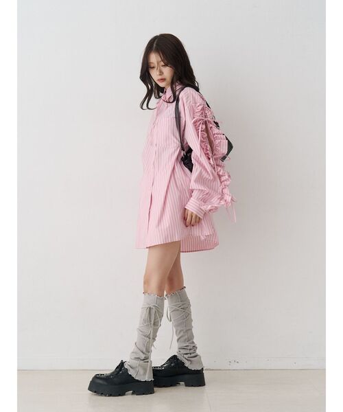 jouetie（ジュエティ）の「ショルダーフリルリボンタイBIGシャツ　春服（シャツ/ブラウス・レディース・ブルー/オフホワイト/ピンク・MEDIUM）」の17枚目の写真