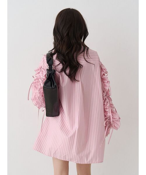 jouetie（ジュエティ）の「ショルダーフリルリボンタイBIGシャツ　春服（シャツ/ブラウス・レディース・ブルー/オフホワイト/ピンク・MEDIUM）」の15枚目の写真