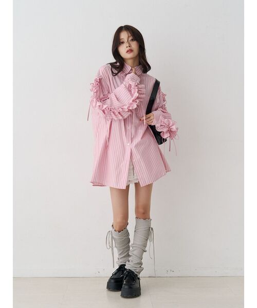 jouetie（ジュエティ）の「ショルダーフリルリボンタイBIGシャツ　春服（シャツ/ブラウス・レディース・ブルー/オフホワイト/ピンク・MEDIUM）」の18枚目の写真