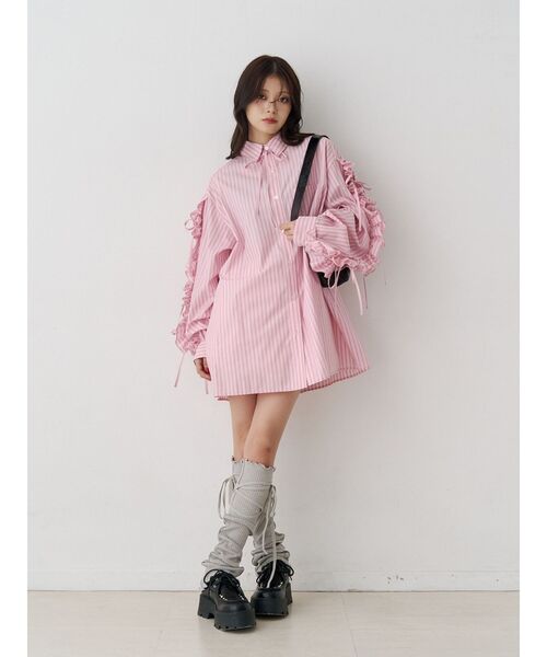 jouetie（ジュエティ）の「ショルダーフリルリボンタイBIGシャツ　春服（シャツ/ブラウス・レディース・ブルー/オフホワイト/ピンク・MEDIUM）」の16枚目の写真