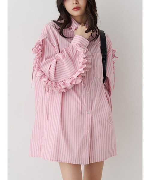 jouetie（ジュエティ）の「ショルダーフリルリボンタイBIGシャツ　夏服（シャツ/ブラウス・レディース・ブルー/オフホワイト/ピンク・MEDIUM）」の13枚目の写真