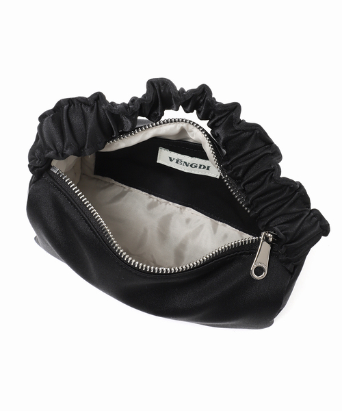U by SPICK&SPAN（ユーバイスピックアンドスパン）の「【VENGDI / ベンディ】サテンBAG（ショルダーバッグ・レディース・ブルー/ブラック・FREE）」の17枚目の写真