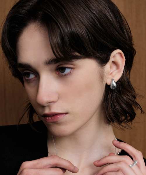 Tou（ティーオーユー）の「NP020 Metal Volume Earrings（ピアス（両耳用）・レディース・シルバー・FREE）」の3枚目の写真