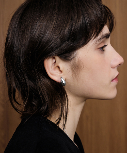 Tou（ティーオーユー）の「NP020 Metal Volume Earrings（ピアス（両耳用）・レディース・シルバー・FREE）」の2枚目の写真