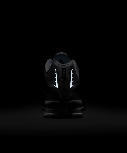 NIKE(ナイキ)の「NIKE Shox R4(ナイキ ショックス R4)(スニーカー・メンズ・ホワイト系・25cm/25.5cm/26cm/26.5cm/27cm/27.5cm/28cm/28.5cm/29cm)」の13枚目の写真