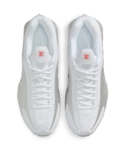 NIKE(ナイキ)の「NIKE Shox R4(ナイキ ショックス R4)(スニーカー・メンズ・ホワイト系・25cm/25.5cm/26cm/26.5cm/27cm/27.5cm/28cm/28.5cm/29cm)」の7枚目の写真