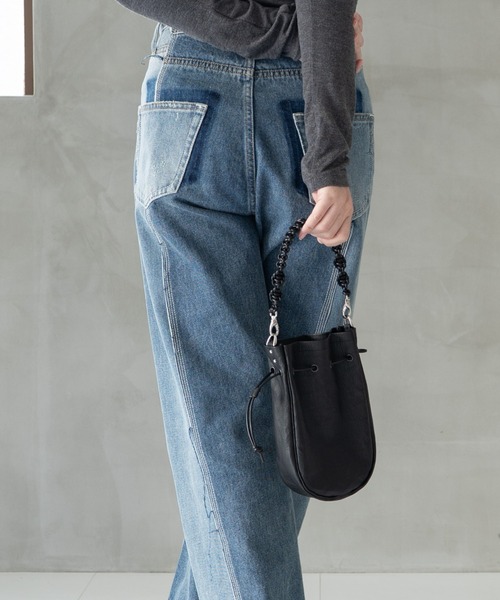 Senti（センティ）の「Dyneema Leather MEDICINE BAG M+HAND STRAP / ダイニーマレザー メディスンバッグ M+ハンドストラップ（ショルダーバッグ・メンズ・ブラック/ブラック系その他・FREE）」の2枚目の写真
