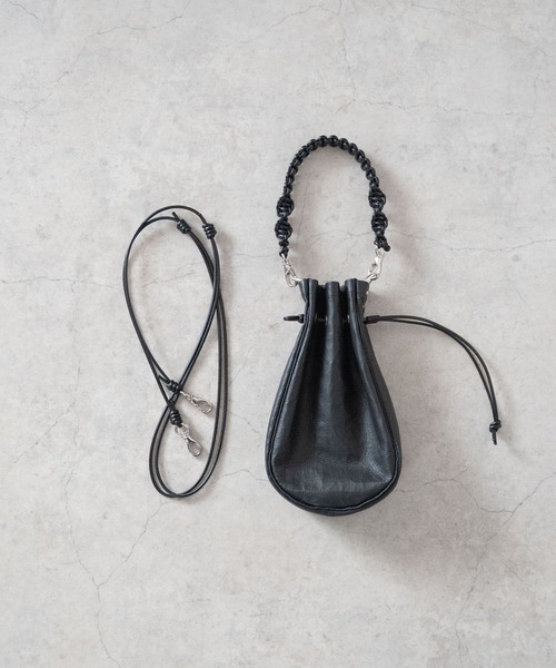 Senti（センティ）の「Dyneema Leather MEDICINE BAG M+HAND STRAP / ダイニーマレザー メディスンバッグ M+ハンドストラップ（ショルダーバッグ・メンズ・ブラック/ブラック系その他・FREE）」の4枚目の写真