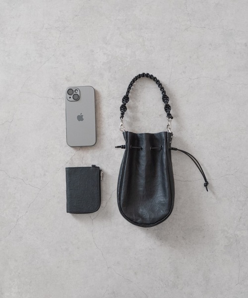 Senti（センティ）の「Dyneema Leather MEDICINE BAG M+HAND STRAP / ダイニーマレザー メディスンバッグ M+ハンドストラップ（ショルダーバッグ・メンズ・ブラック/ブラック系その他・FREE）」の6枚目の写真