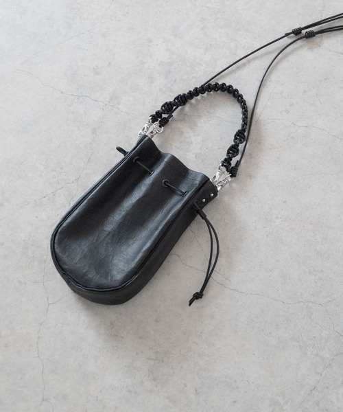 Senti（センティ）の「Dyneema Leather MEDICINE BAG M+HAND STRAP / ダイニーマレザー メディスンバッグ M+ハンドストラップ（ショルダーバッグ・メンズ・ブラック/ブラック系その他・FREE）」の7枚目の写真