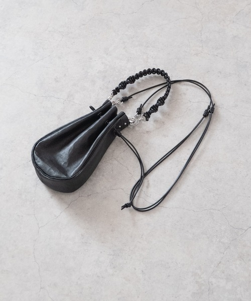 Senti（センティ）の「Dyneema Leather MEDICINE BAG M+HAND STRAP / ダイニーマレザー メディスンバッグ M+ハンドストラップ（ショルダーバッグ・メンズ・ブラック/ブラック系その他・FREE）」の9枚目の写真