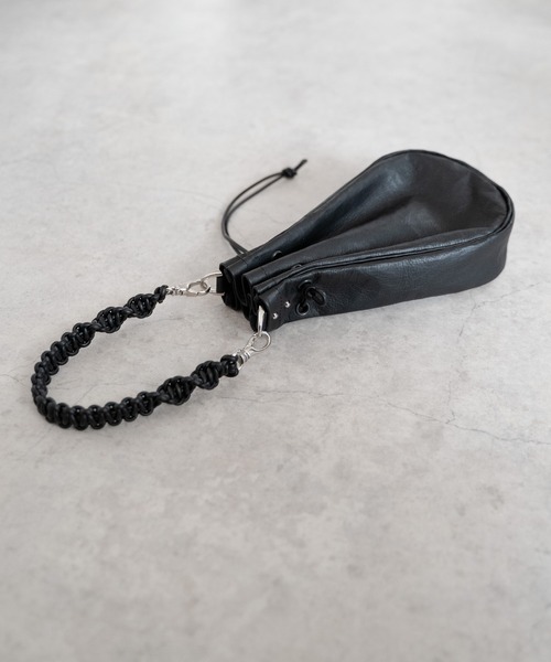 Senti（センティ）の「Dyneema Leather MEDICINE BAG M+HAND STRAP / ダイニーマレザー メディスンバッグ M+ハンドストラップ（ショルダーバッグ・メンズ・ブラック/ブラック系その他・FREE）」の11枚目の写真
